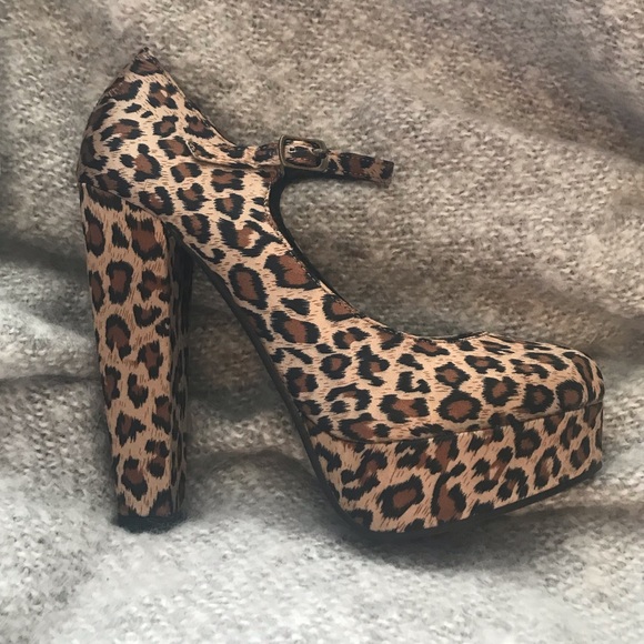 Forever 21 satin finish animal print platform heel - Picture 3 of 10